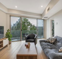 Convenient Apartment - 1 Min Walk To Train - Hobart Tourism