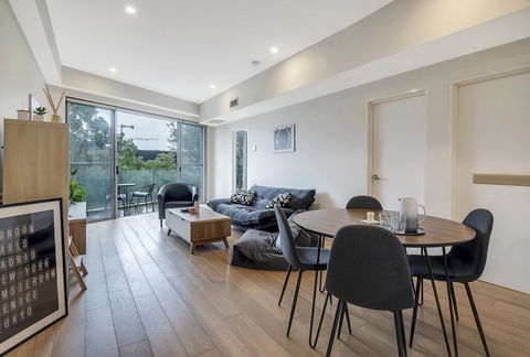 Convenient Apartment - 1 Min Walk To Train - Hobart Tourism 3