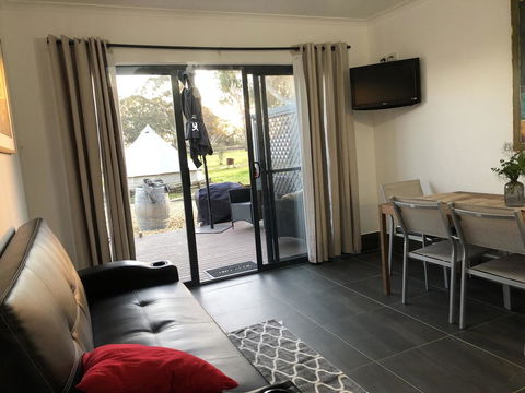 Coonawarra Cabins Unit B - Hobart Tourism 0