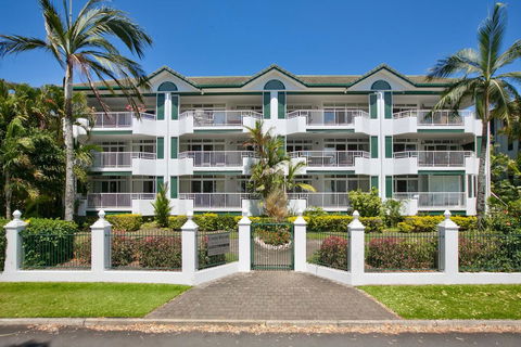 Costa Royale Trinity Beach - Hobart Tourism 0