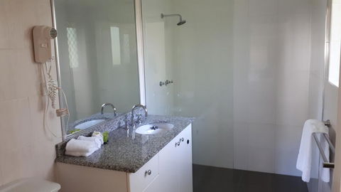Costa Royale Trinity Beach - Hobart Tourism 1