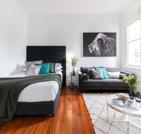 Cosy nook in inner-city Victorian mansion - Tourism TAS
