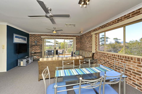 Cottage Court 10 - Nelson Bay - Hobart Tourism 3