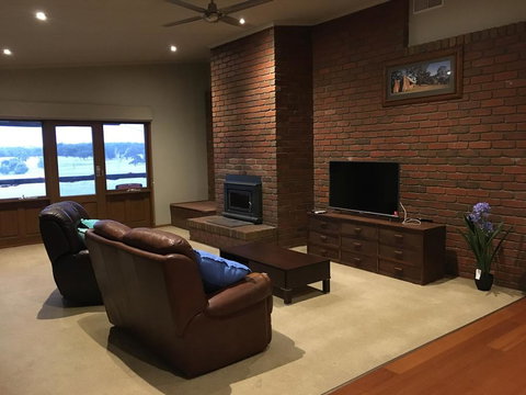 Country Farm House Close To Ballarat - Tourism TAS 3