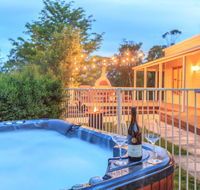 Country House Retreat - Hobart Tourism