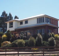 Country Meets Town - Hobart Tourism