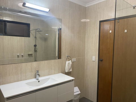 Country Plaza Halls Gap - Hobart Tourism 1