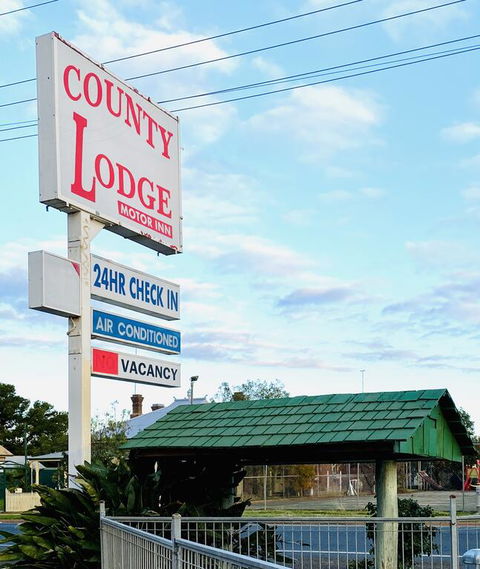 County Lodge Motor Inn - Tourism TAS 3
