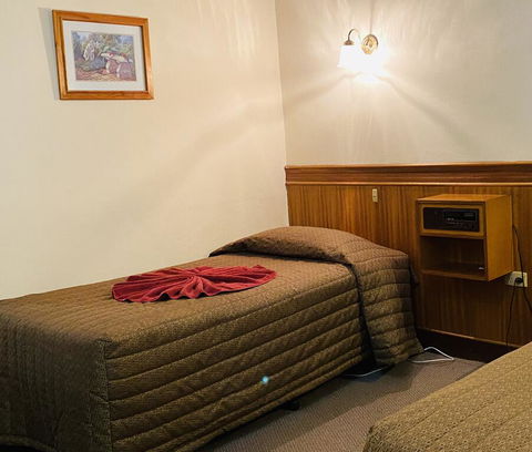 County Lodge Motor Inn - Tourism TAS 0