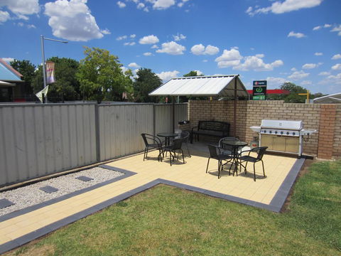 Cowra Crest Motel - Hobart Tourism 1