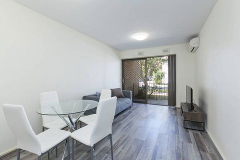 Cozy & Perfect Location Next To Perth Zoo - Hobart Tourism 0