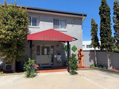 Crest Motor Inn - Hobart Tourism 0