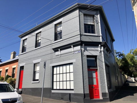 Cromwell Apartment - 3 Red Doors Battery Point - Hobart Tourism 0