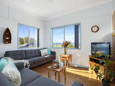 Crystal Blue - Views Across The Bay - Tourism TAS 1