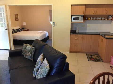 Curtis Cottage - Hobart Tourism 2