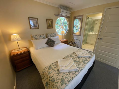 Curtis Cottage - Hobart Tourism 1