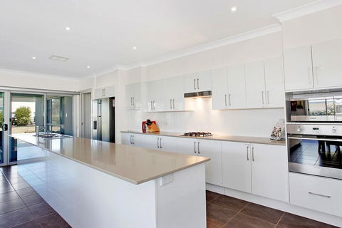 Cypress Point Lodge - Hobart Tourism 3