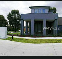 Decent new master room with private bathroom for one or two - Hobart Tourism