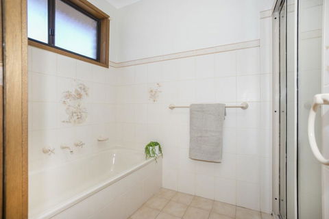Deering 106, ULLADULLA - Tourism TAS 2
