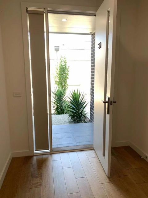 Delicate And Peaceful Bundoora Townhouse 11-R4 - Tourism TAS 3