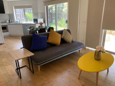 Delicate And Peaceful Bundoora Townhouse 7-R1 - Tourism TAS 0