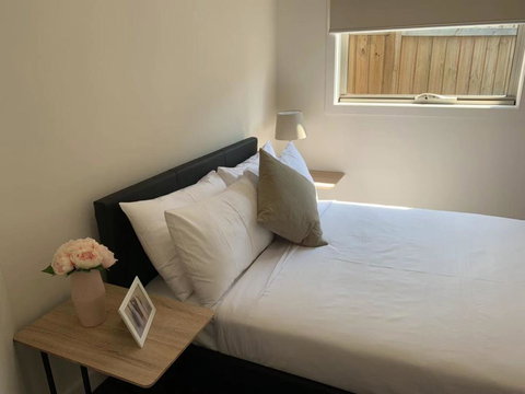 Delicate And Peaceful Bundoora Townhouse 7-R4 - Tourism TAS 3