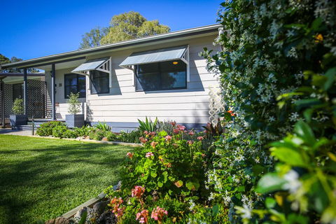 Dell-Lee Cottage - Hobart Tourism 0