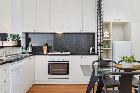 Deluxe Unit With Pool, Parking And Gym Near Beaches - Tourism TAS 2