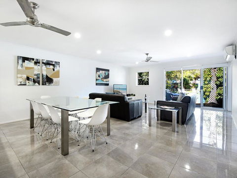Diamond Beach 3 Bedroom Poolside Apartment - Hobart Tourism 0