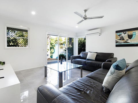 Diamond Beach 3 Bedroom Poolside Apartment - Hobart Tourism 3