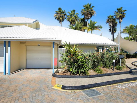 Diamond Beach 3 Bedroom Poolside Apartment - Hobart Tourism 2