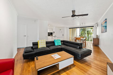 Diamond Beach Resort Broadbeach 115 - Hobart Tourism 1