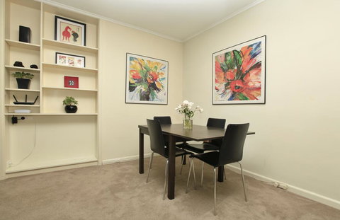 Downstairs In Hawthorn - Tourism TAS 1