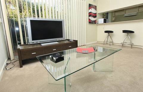 Downstairs In Hawthorn - Tourism TAS 3