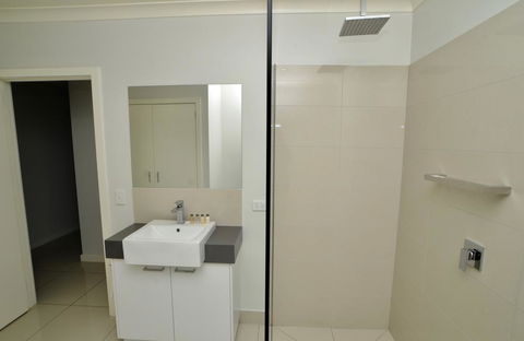 Doze On Green - Hobart Tourism 3