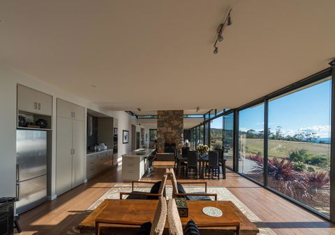 Dragonfly Lodge - Tourism TAS 2