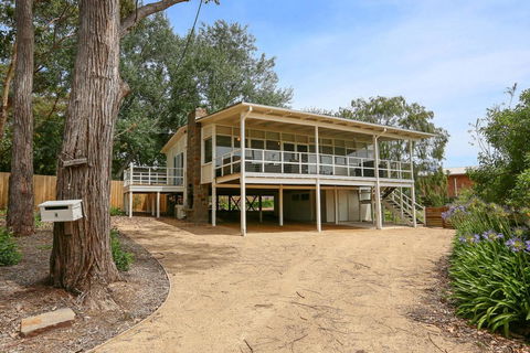 DROMANA BEACH SHACK... - Hobart Tourism 1