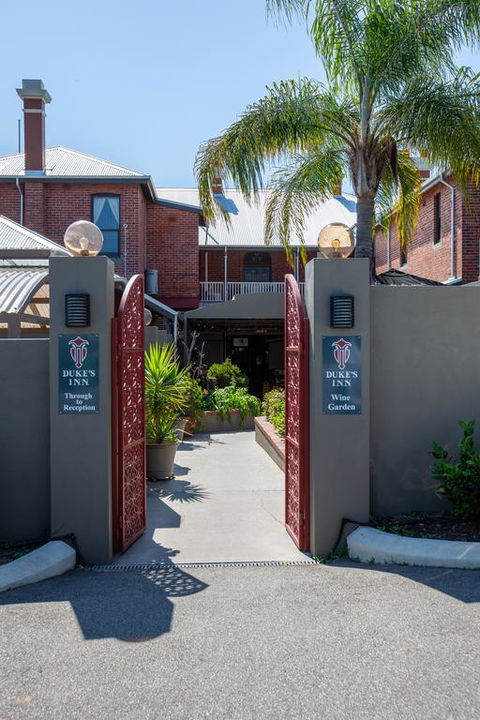 Duke's Inn - Hobart Tourism 3