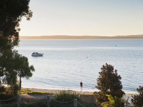 Dutchies Motel Nelson Bay - Hobart Tourism 0