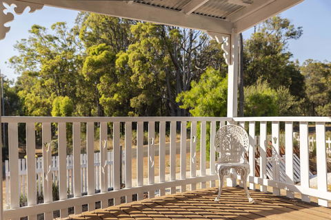 Dwellingup Retreat - Hobart Tourism 1