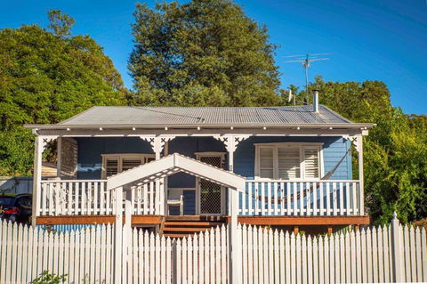 Dwellingup Retreat - Hobart Tourism 0