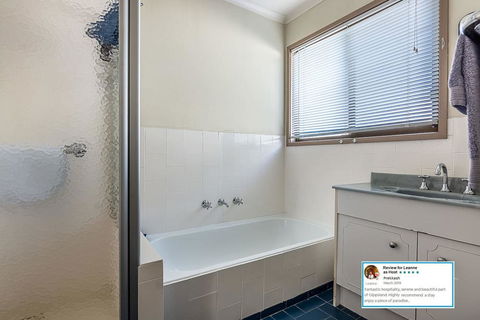 Eagle Bay Cottage - Hobart Tourism 2