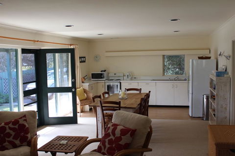 East Street Retreat - Tourism TAS 2