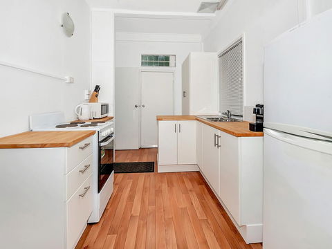 Easy Going Holiday Unit On McKenzie MK6 - Hobart Tourism 3