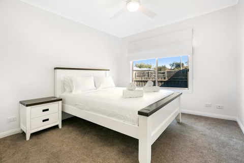 Easy Living Rosebud - Hobart Tourism 2