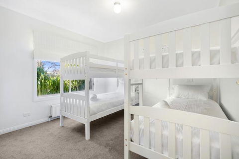 Easy Living Rosebud - Hobart Tourism 3
