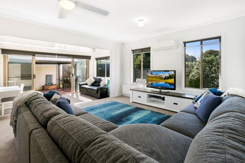Easy Living Rosebud - Hobart Tourism 0