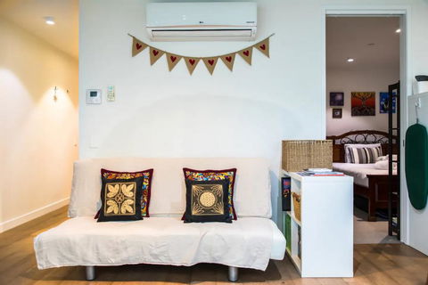 Eclectic 1 Bedroom South Yarra Hideaway - Tourism TAS 1