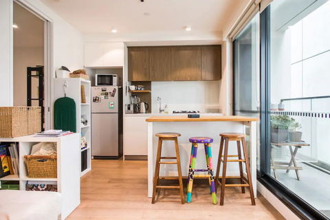 Eclectic 1 Bedroom South Yarra Hideaway - Tourism TAS 2