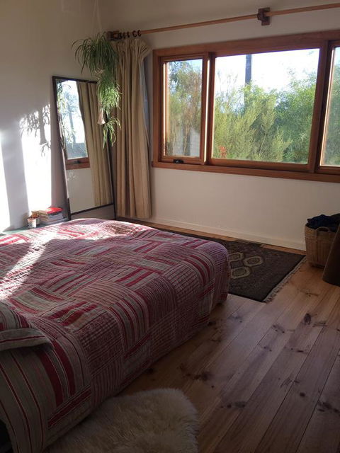 Eco-renovated Light-filled House On A Hill - Hobart Tourism 3